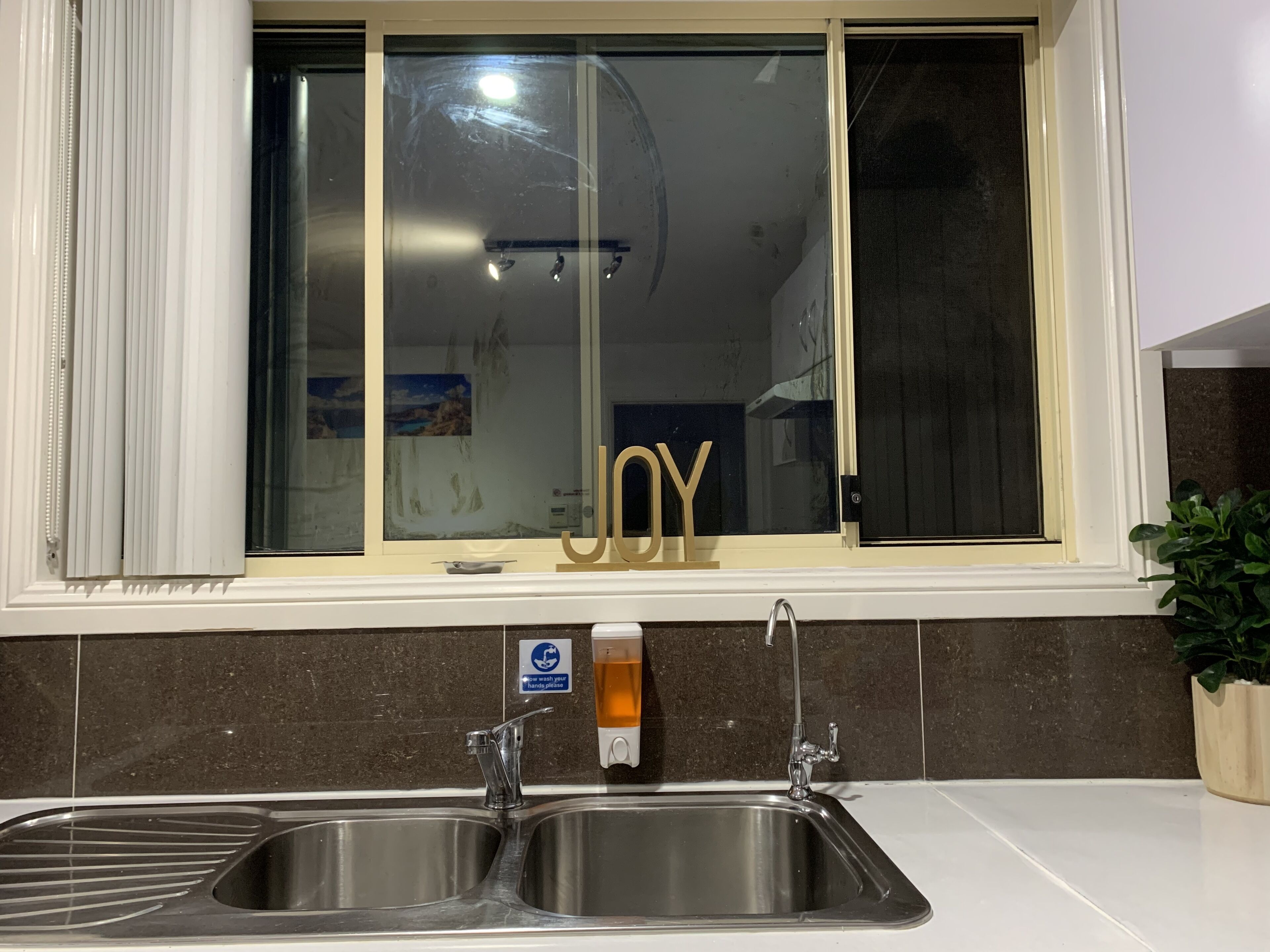 Cozy 3BR+ free dryer+ free parking-lockable front gate — image 10