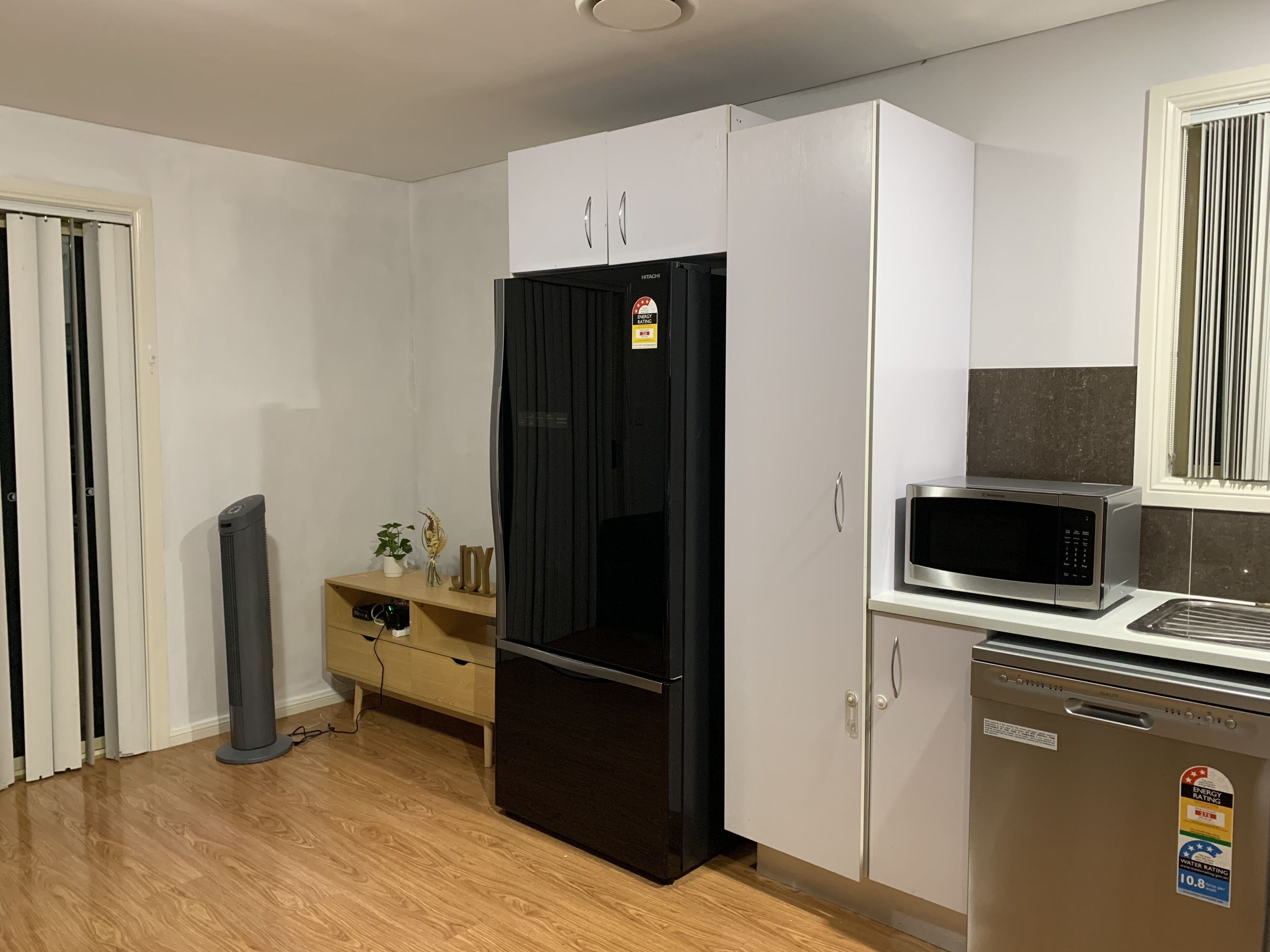 Cozy 3BR+ free dryer+ free parking-lockable front gate — image 2