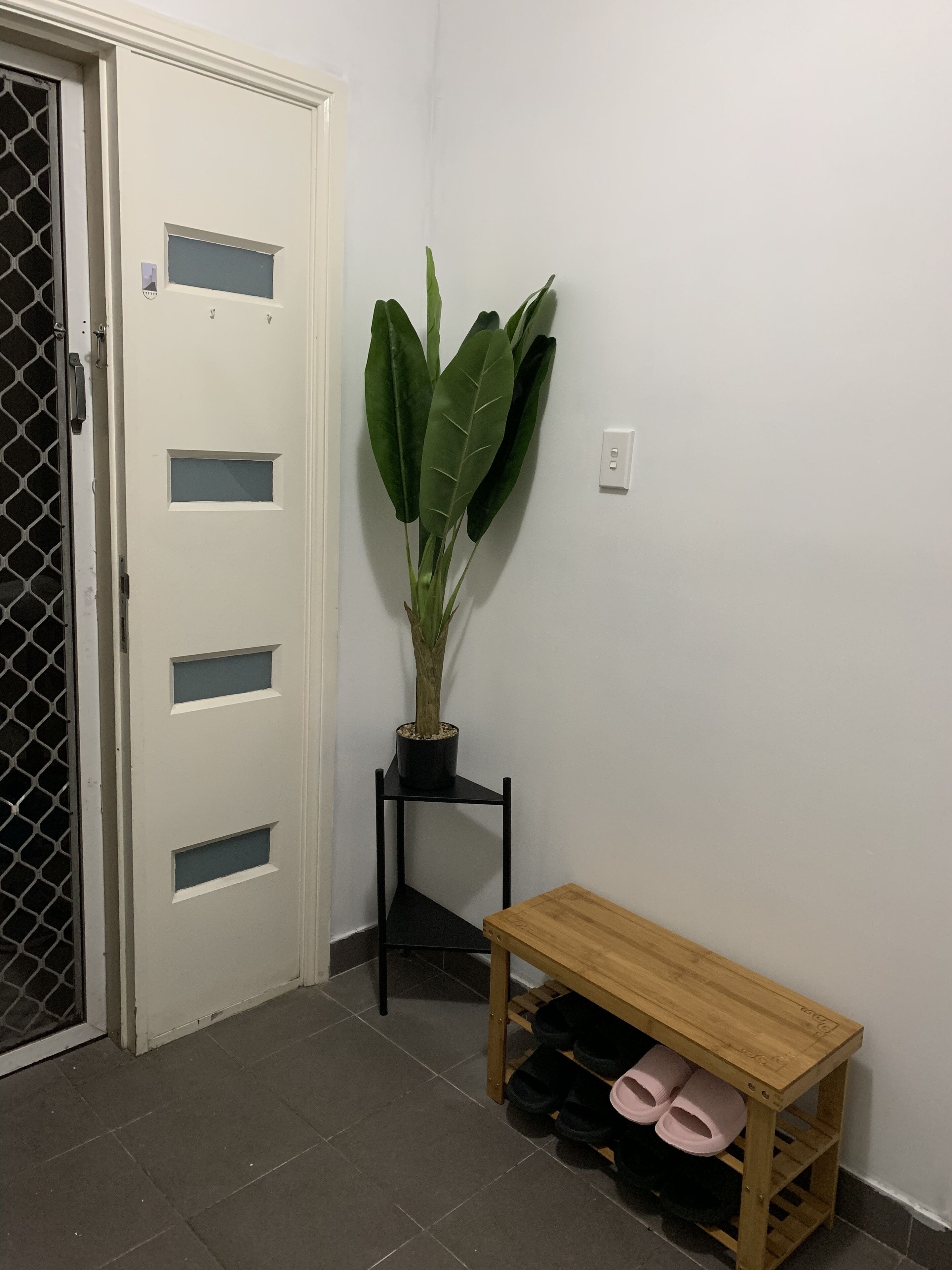 Cozy 3BR+ free dryer+ free parking-lockable front gate — image 5