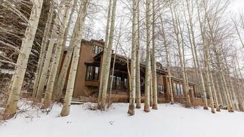 House, 5 Bedrooms | Exterior