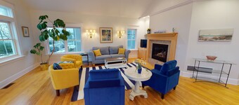 Wonderful Main Street Location, next to the HS Historical Society!