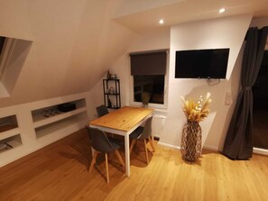 Dining - House on the terp, vacation apartment#2 DG (Pogum)