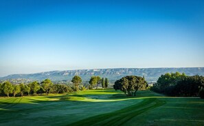 Golf - Coeur Provence T2 renovated, air-conditioned, nice view, pool, golf, Aix en Prov 30mn (Mallemort)