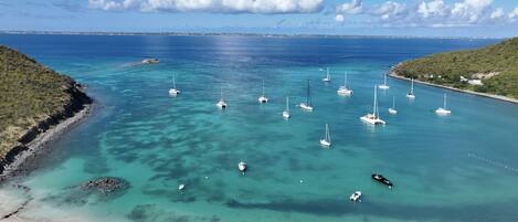 ビーチの近く、ビーチタオル