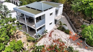 المنشأة من الخارج