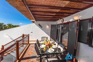 تناول الطعام بالخارج