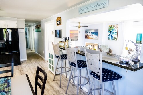 Spacious Family-Friendly Private Home. Beach Decor. BBQ Grill. Fire-Pit. 