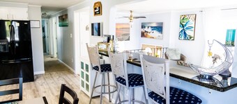 Spacious Family-Friendly Private Home. Beach Decor. BBQ Grill. Fire-Pit. 