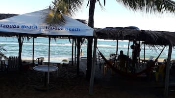 Una spiaggia nelle vicinanze, teli da spiaggia