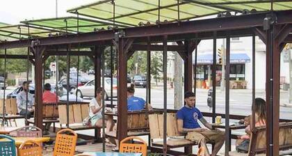 Charming Vintage Farmhouse 1 bedroom Garden Oasis