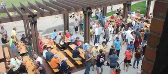 Charming Vintage Farmhouse 1 bedroom Garden Oasis