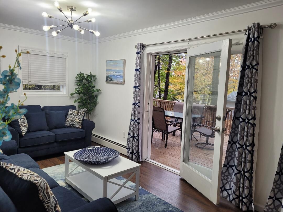 Älytelevisio, takka, pöytätennispöytä