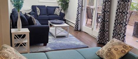 Smart TV, fireplace, ping pong