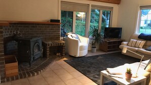 Living area - A four-season paradise close to a host of major attractions in the Quebec region (Château-Richer)