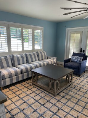 Smart TV, books, stereo