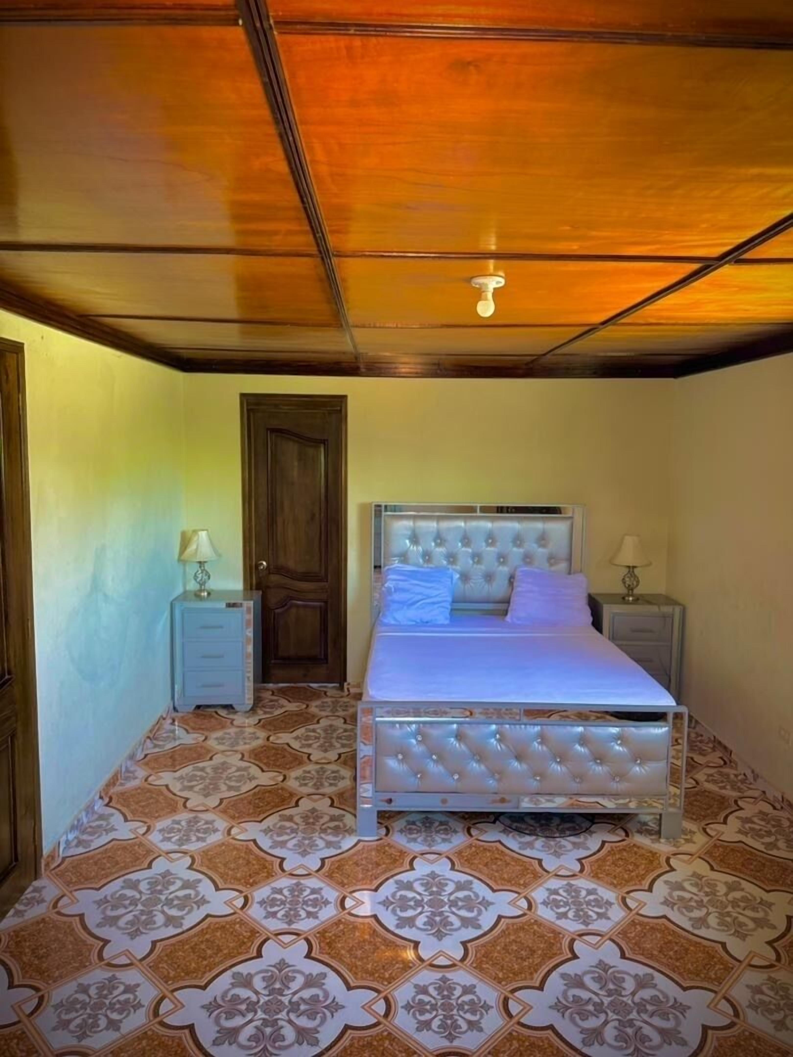 1 habitación, escritorio y wifi gratis 