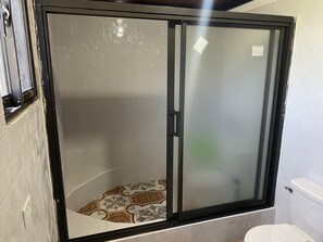 Combined shower/tub