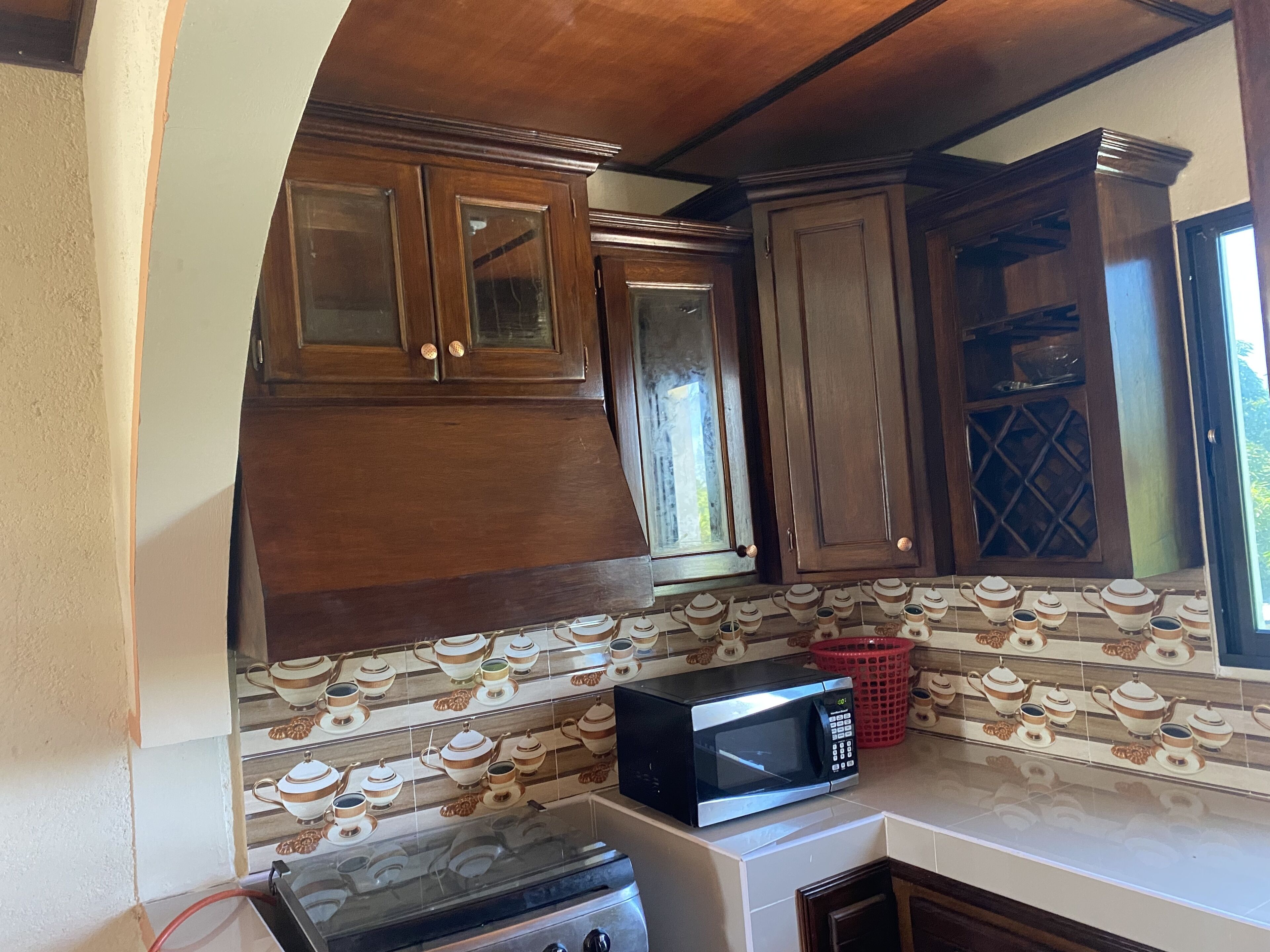 Refrigerador, microondas, cafetera y tetera y tostadora 