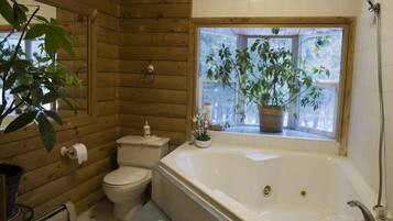 Baignoire à jets, serviettes fournies, papier toilette