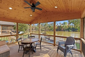Outdoor dining - Lakefront Retreat: Kayaks, Dock, Fire Pit & Grill (Lexington)