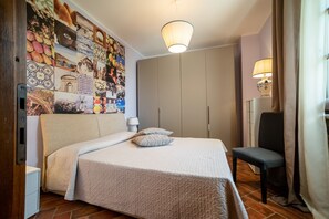 4 bedrooms, iron/ironing board, travel cot, free WiFi