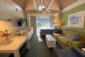 Living area - Studio at Village of Palmetto Dunes. Great Location, 5-minute walk to beach. (Hilton Head Island)