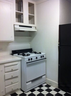 冰箱、微波炉、烤箱、炉灶