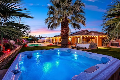 Endless Summer-Elegant 3 Bedroom Home With Pool