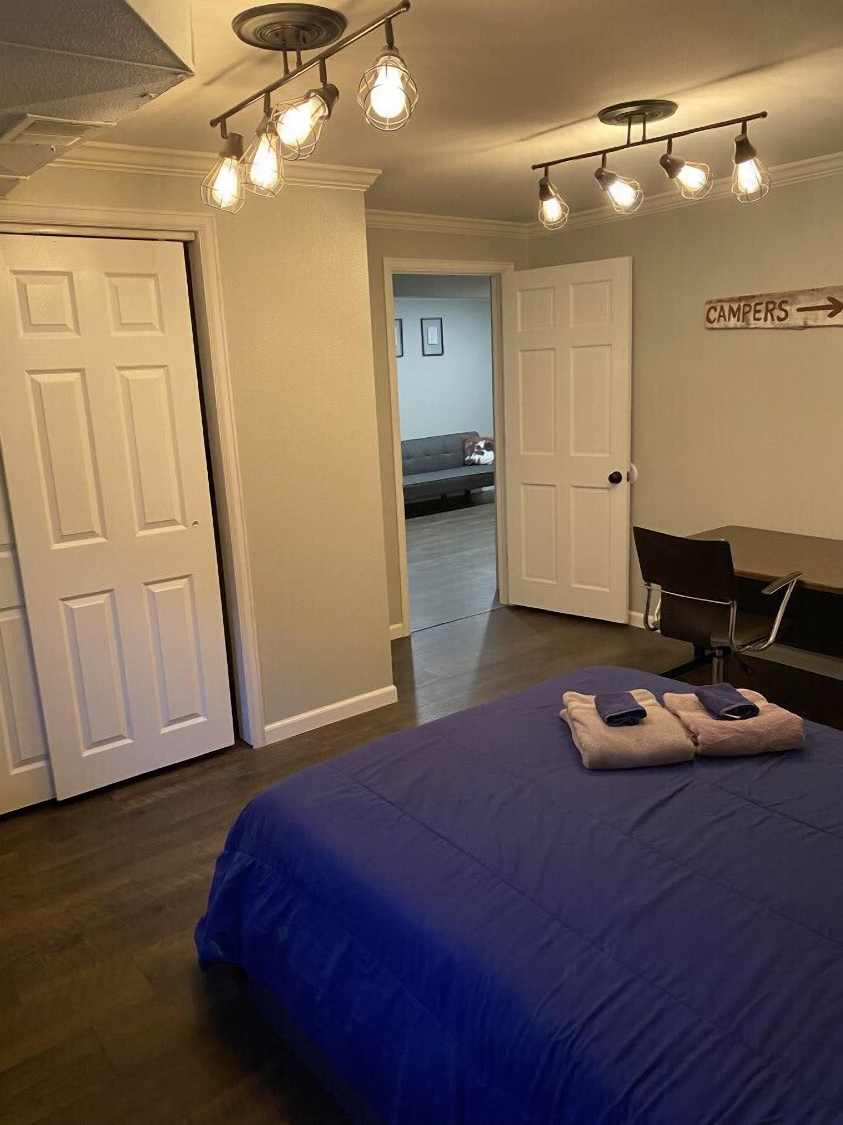 3 bedrooms, desk, iron/ironing board, free WiFi