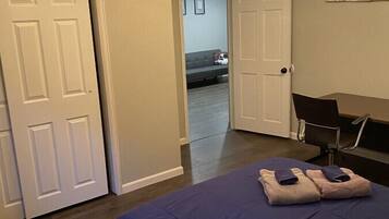 3 bedrooms, desk, iron/ironing board, free WiFi