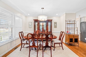 Dining - Fantastic Cottage with big backyard near the city (Greensboro)