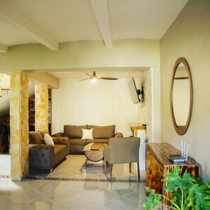 Smart TV y chimenea 