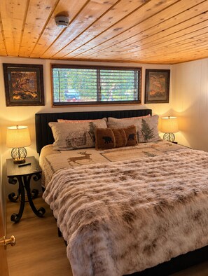Room - Cabin at Sportsman’s Paradise- Anglers’s Dream & Mountain Retreat. (Lake George)