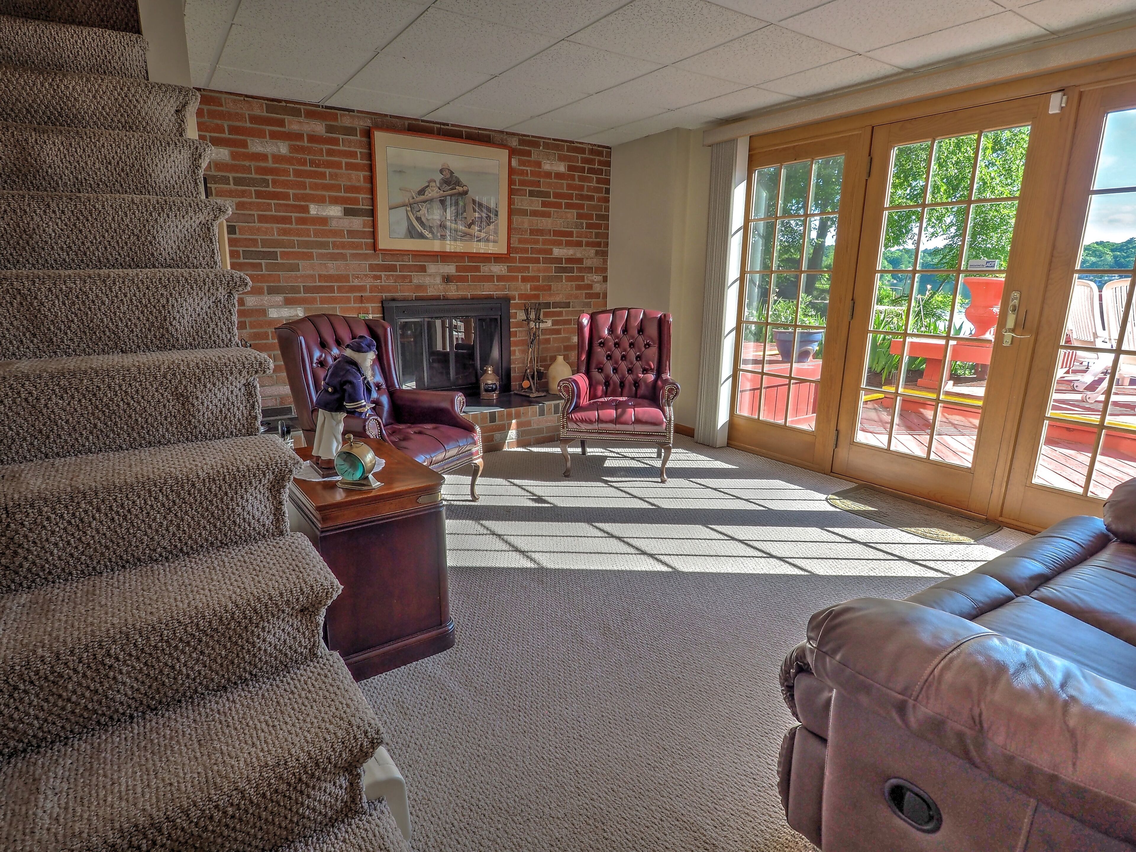 Televisor, llar de foc, videojocs i reproductor de DVD 