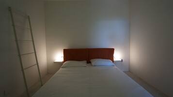 2 bedrooms, in-room safe, desk, iron/ironing board