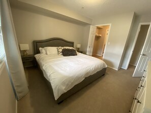 3 bedrooms, iron/ironing board, travel crib, free WiFi - Perfect Mountain Oasis! Spacious 2 Bedroom, 2 Bathroom + Den (Invermere)