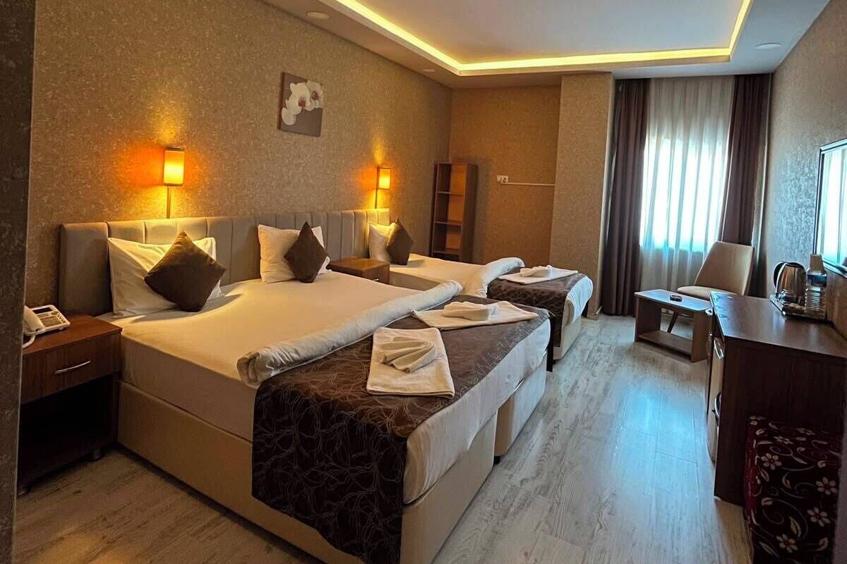 ห้องดีลักซ์ทริปเปิล | เครื่องนอนระดับพรีเมียม, มินิบาร์, ตู้นิรภัยในห้องพัก, ห้องเก็บเสียง