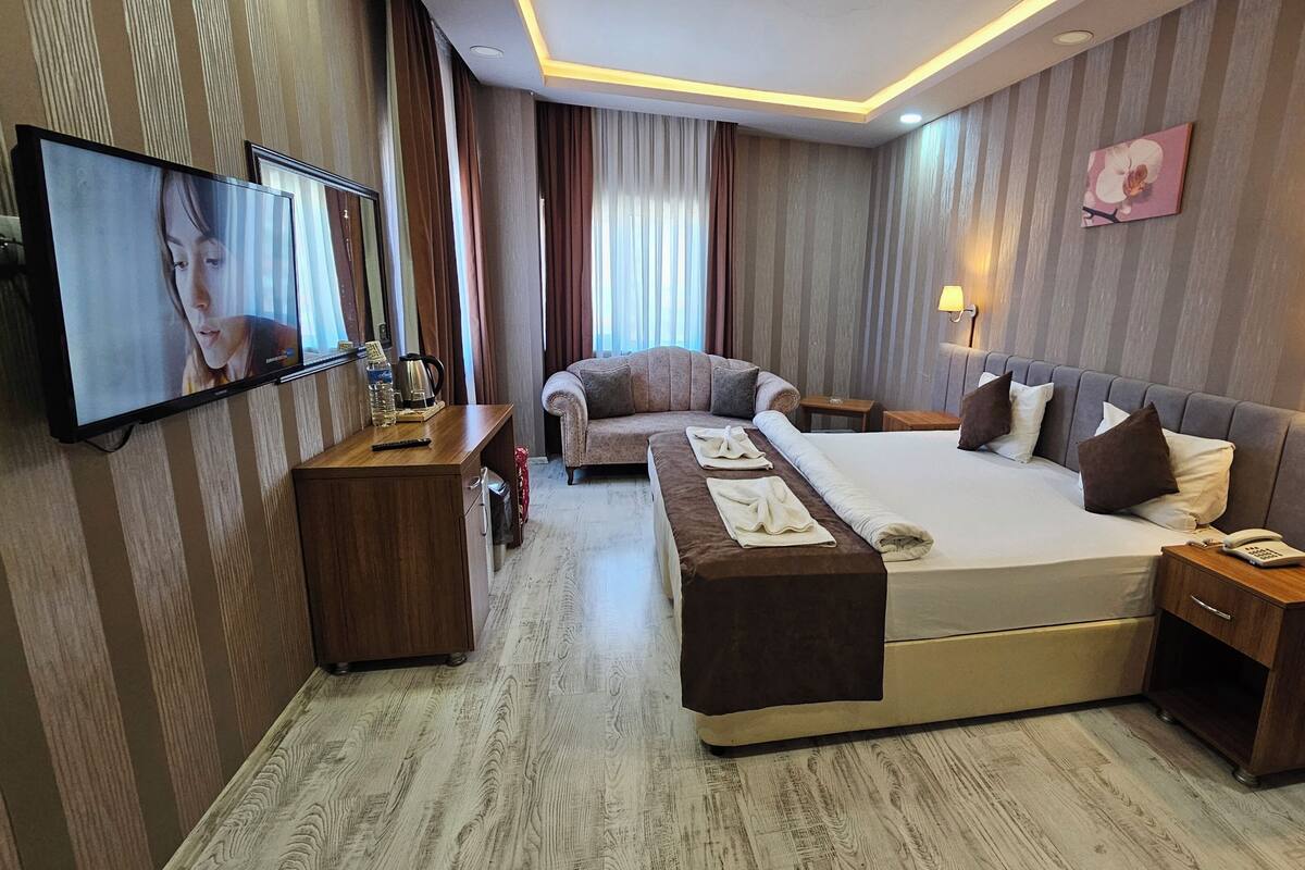 ห้องดีลักซ์ | เครื่องนอนระดับพรีเมียม, มินิบาร์, ตู้นิรภัยในห้องพัก, ห้องเก็บเสียง