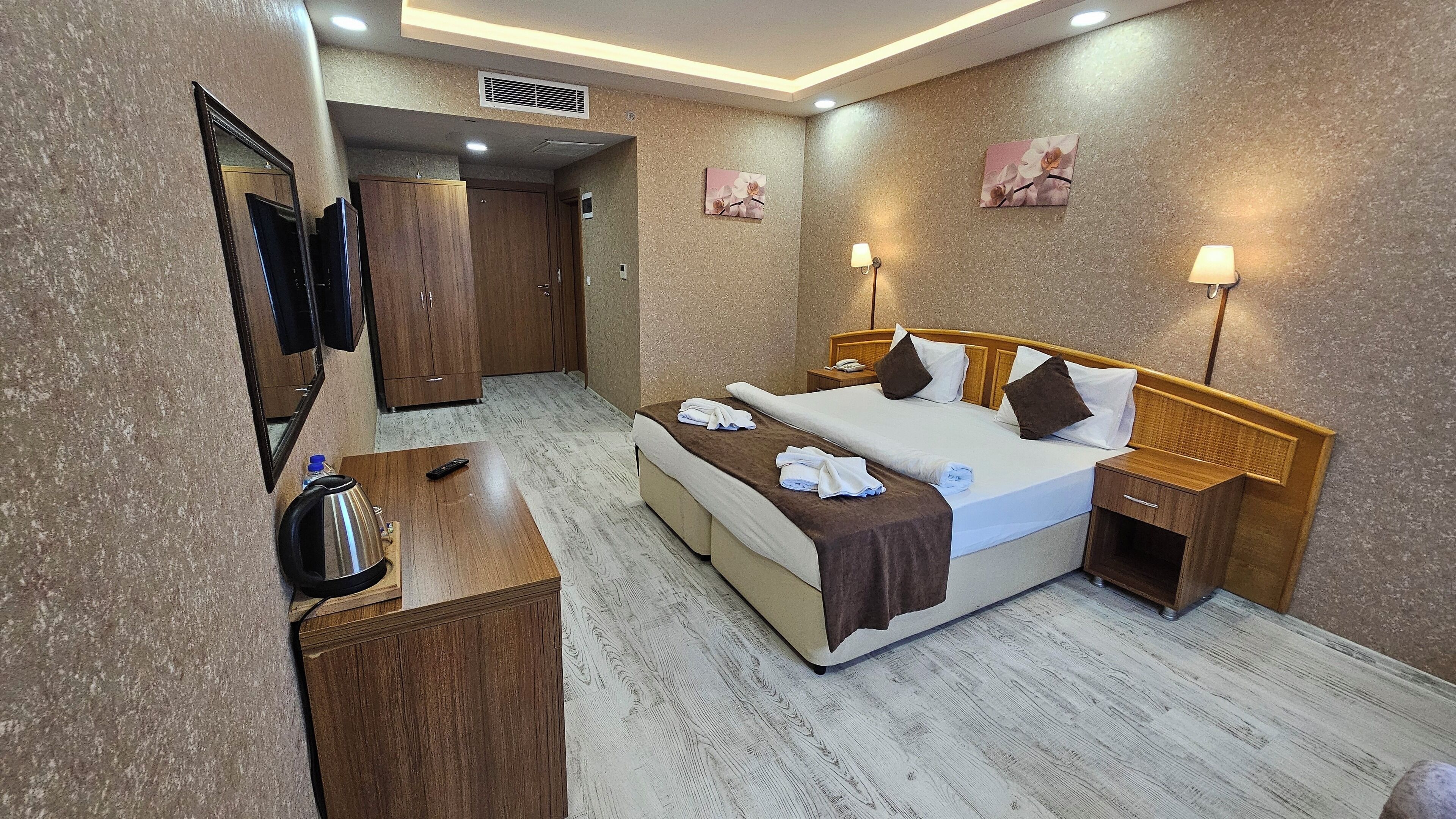 Ropa de cama de alta calidad y minibar 