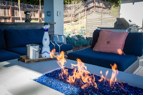 Amazing Views with Heated Pool and Jacuzzi Near Beach