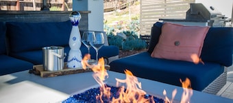 Amazing Views with Heated Pool and Jacuzzi Near Beach