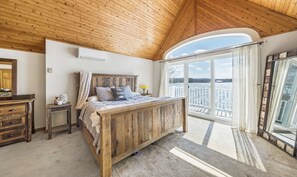 4 bedrooms, travel cot, free WiFi, bed sheets