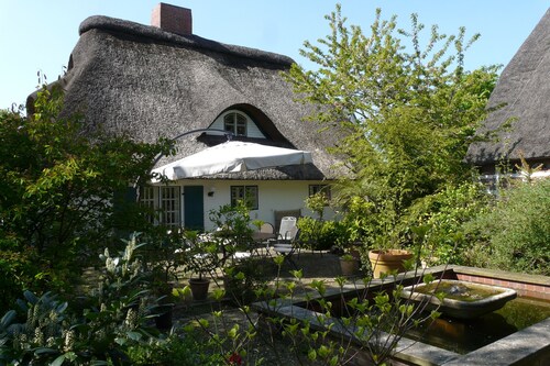 Eine umgebaute Obstscheune, mit Reet bedeckt, auf 2 Etagen mit 2 Schlafzimmer