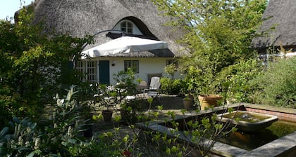 Eine umgebaute Obstscheune, mit Reet bedeckt, auf 2 Etagen mit 2 Schlafzimmer