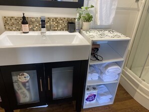 Shower, hair dryer, towels, shampoo