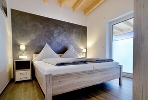 2 Schlafzimmer, Reisekinderbett, kostenloses WLAN, Bettwäsche