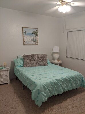 1 chambre, fer et planche à repasser, accès au Wi-Fi (inclus)