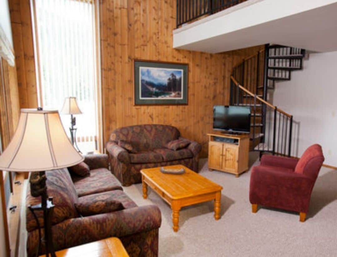 Big Sky Mountain Village, pool, hot tub, close to lifts, no car needed