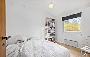 3 bedrooms, free WiFi - Beautiful home in Dronningmølle (Dronningmølle)