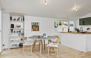 Dining - Beautiful home in Dronningmølle (Dronningmølle)